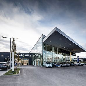 autohaus <br>vogl + co - planconsort ztgmbh architekten + ingenieure