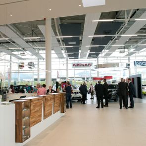 autohaus <br>vogl + co - planconsort ztgmbh architekten + ingenieure