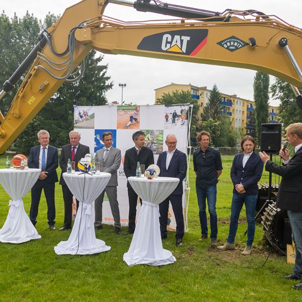 spatenstich sportpark hüttenbrenner<br>gasse - planconsort ztgmbh architekten + ingenieure